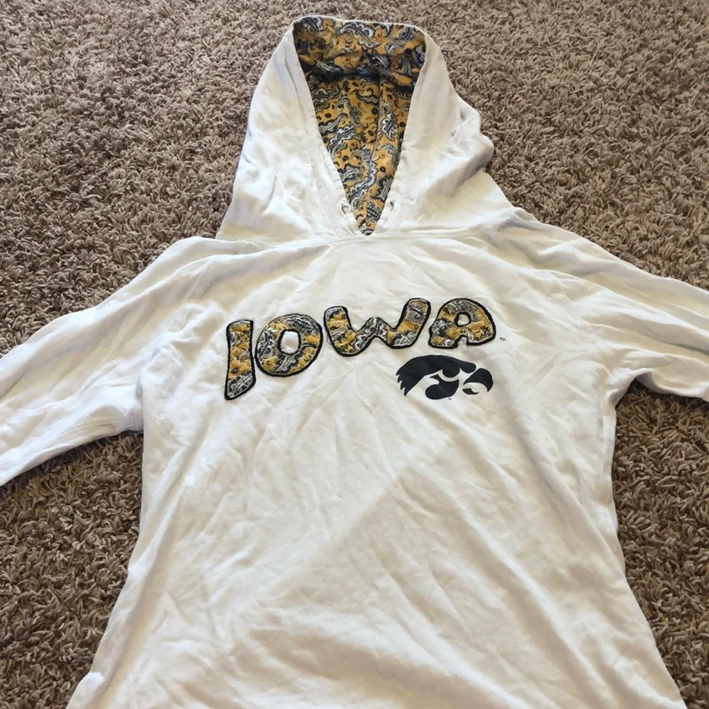 White Iowa pullover - Picture 1 of 4